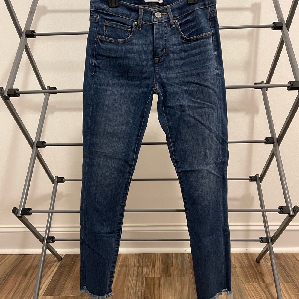 NWT Size 25 (size 0) LOFT Skinny Jeans with Frayed Hems
